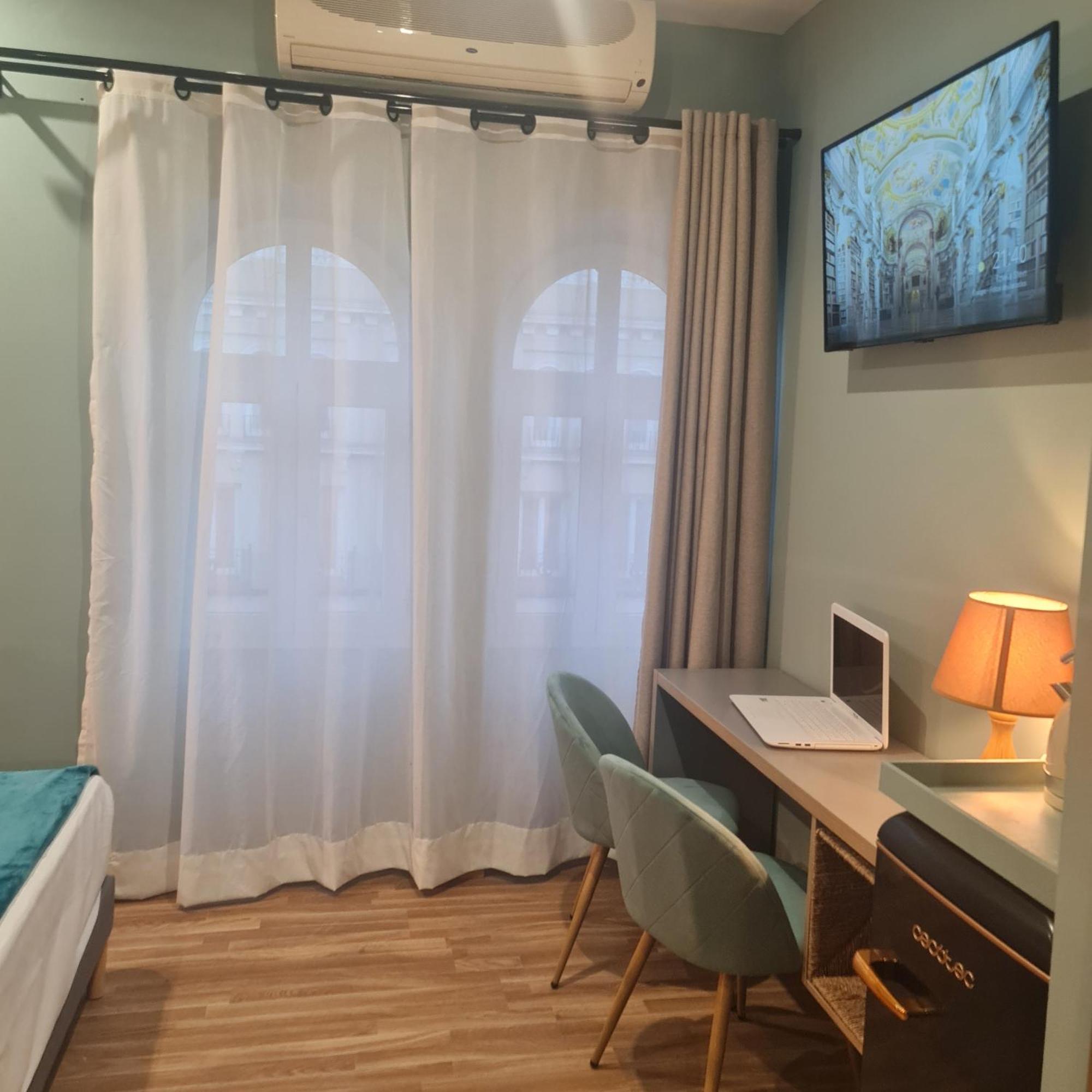 Luxury Green Hostal Madrid Gran Via Exterior photo